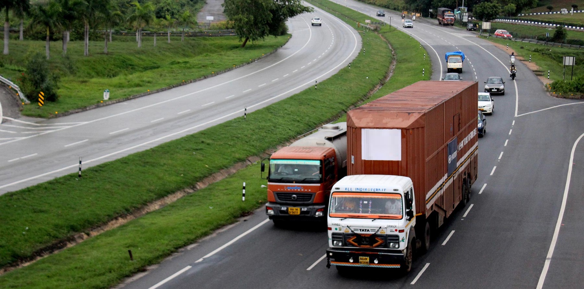 Tirupati Logistics – Pan India Heavy Transport Operations